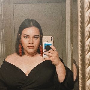 Meet your Posher, Dania